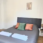 Le St-Hilaire, House In The City Center With Patio With Parking