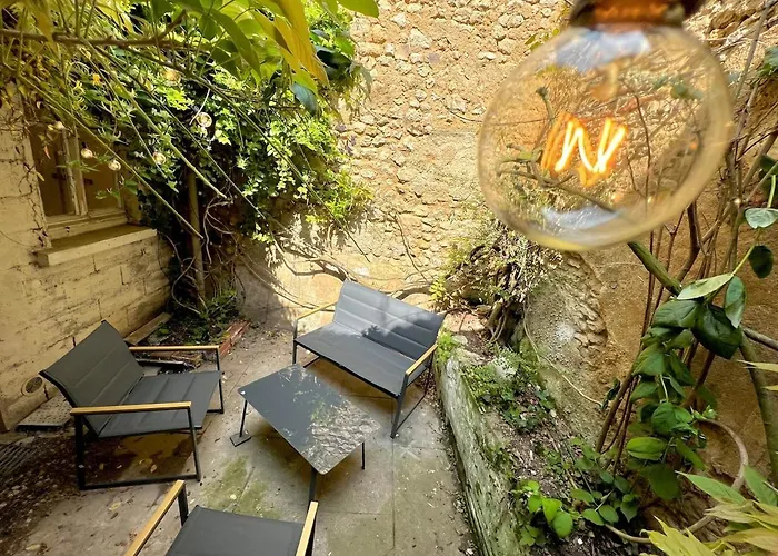 Le St-Hilaire, House In The City Center With Patio With Parking