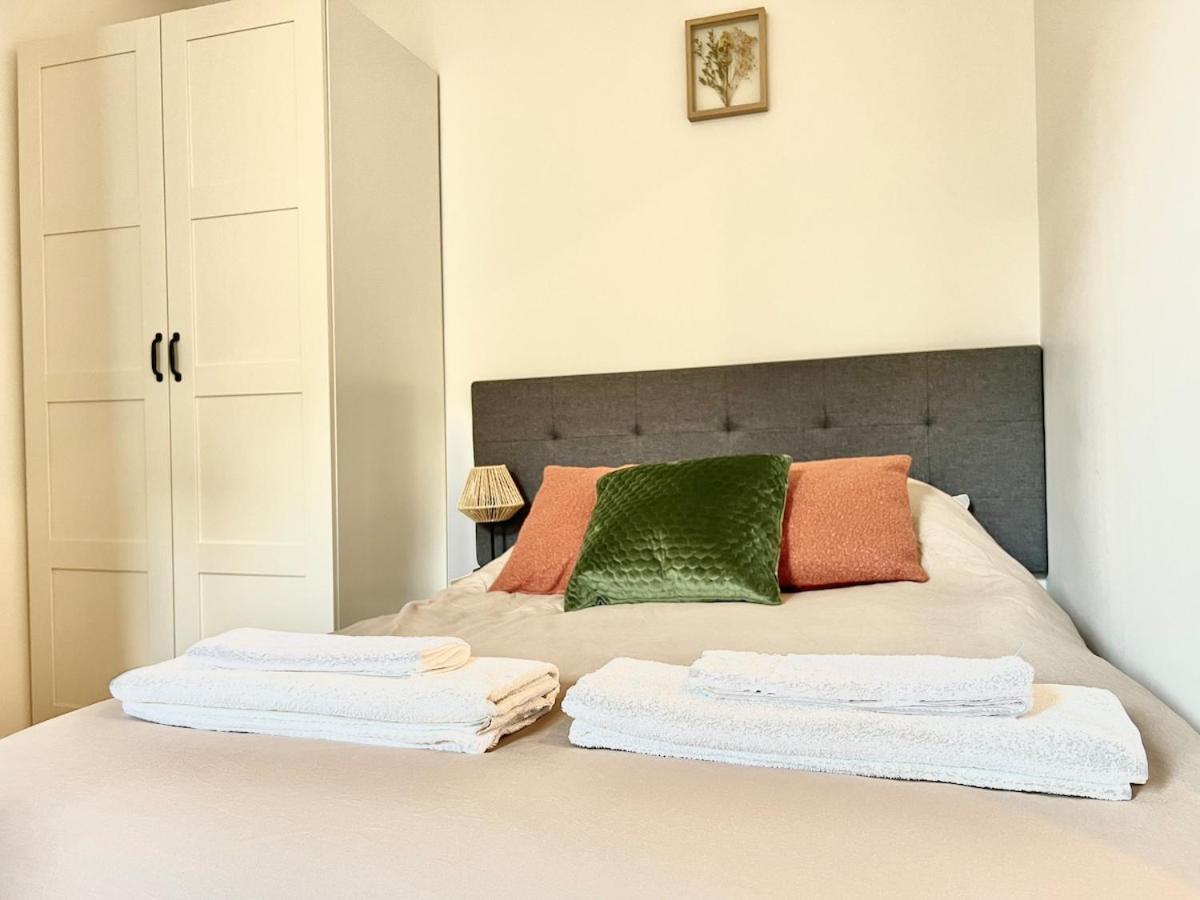 Le St-hilaire, House In The Center With Patio With Parking Villa *